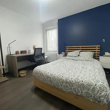 T3 Avec Terrasse Et Garage, Au Vert Et Proche De Tout Appartement