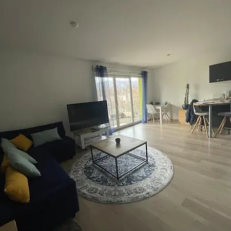 T3 Avec Terrasse Et Garage, Au Vert Et Proche De Tout * Chambéry
