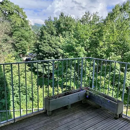 T3 Avec Terrasse Et Garage, Au Vert Et Proche De Tout Appartement Chambéry