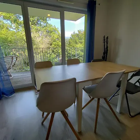 T3 Avec Terrasse Et Garage, Au Vert Et Proche De Tout Appartement